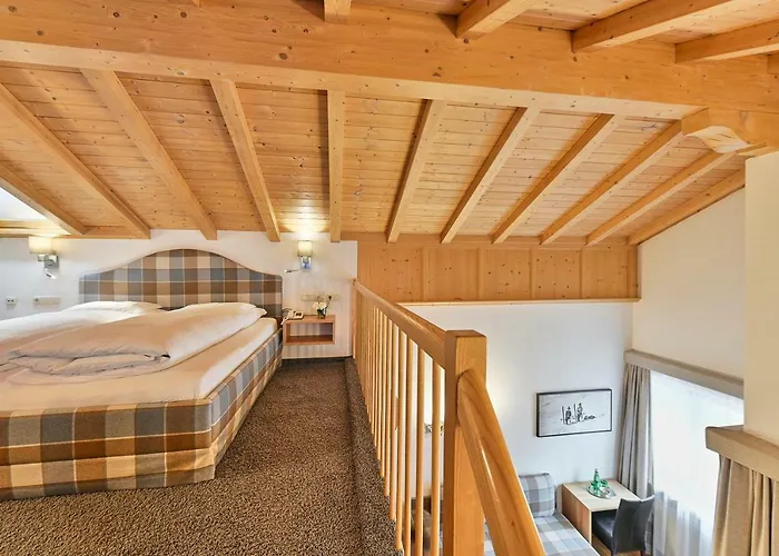 فندق Garni Sursilva 4*